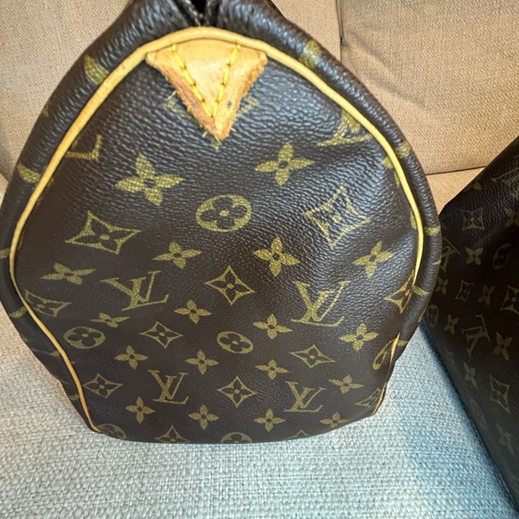 Authentic Louis Vuitton monogram speedy - Picture 12 of 15